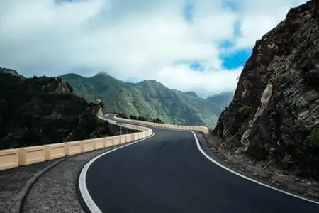 Tehnologie de pionierat: Pasarela rulantă poate salva vieți și nervi pe autostrăzi – video