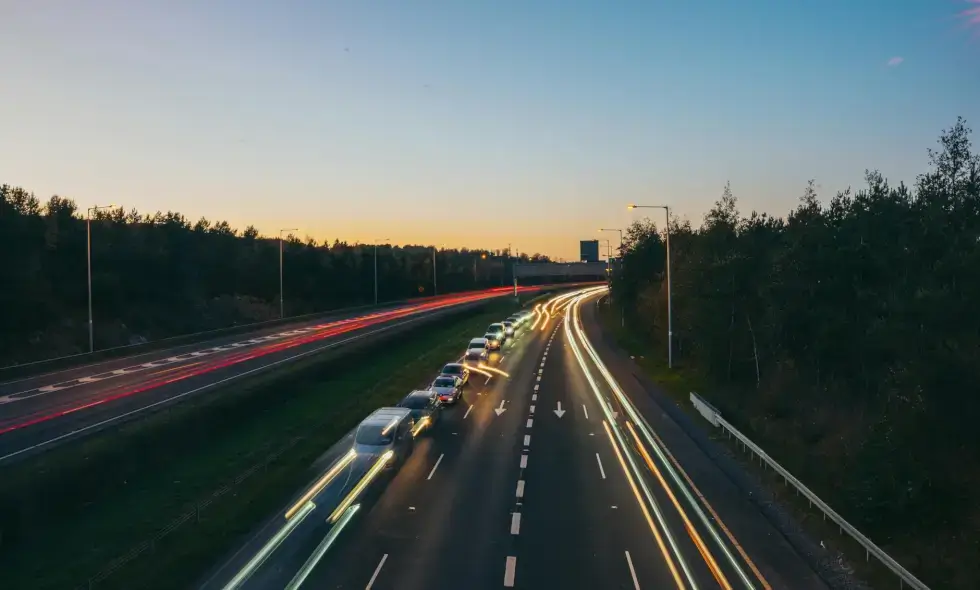 Bucarest-Craiova presque entièrement sur autoroute et voie rapide : Le Ministère des Transports a ouvert 20 km supplémentaires à la circulation. Au total, 92 km sur les 121 km sont praticables. Demain, un autre tronçon sera inauguré.