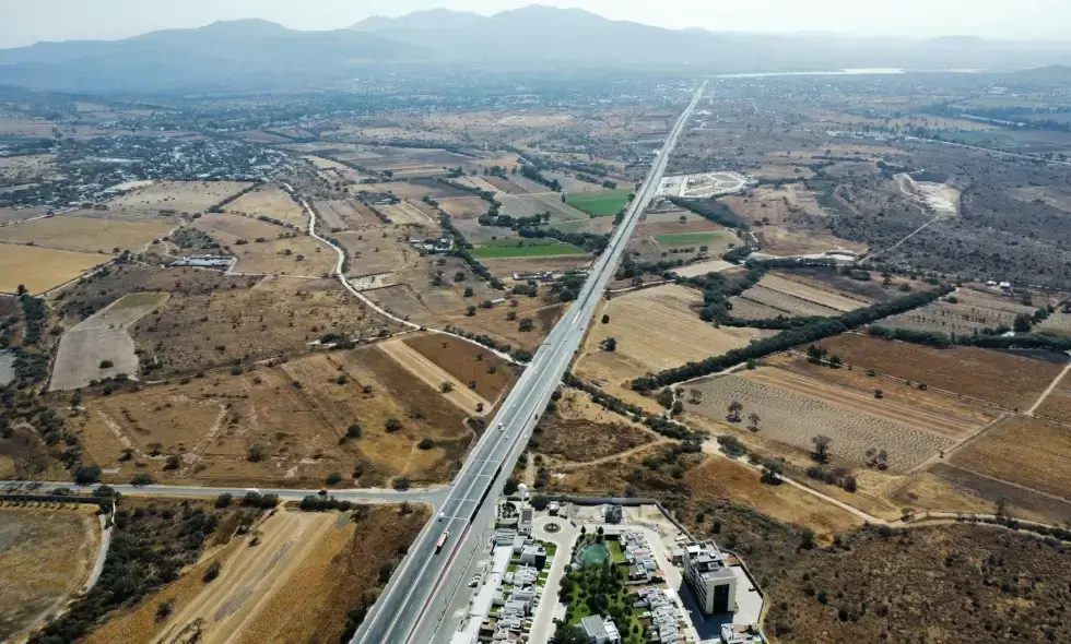 Nouvelle autoroute à l'est : une date importante annoncée, impliquant une ville majeure.